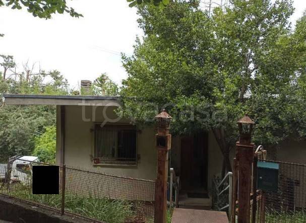 casa indipendente in vendita a Barzanò