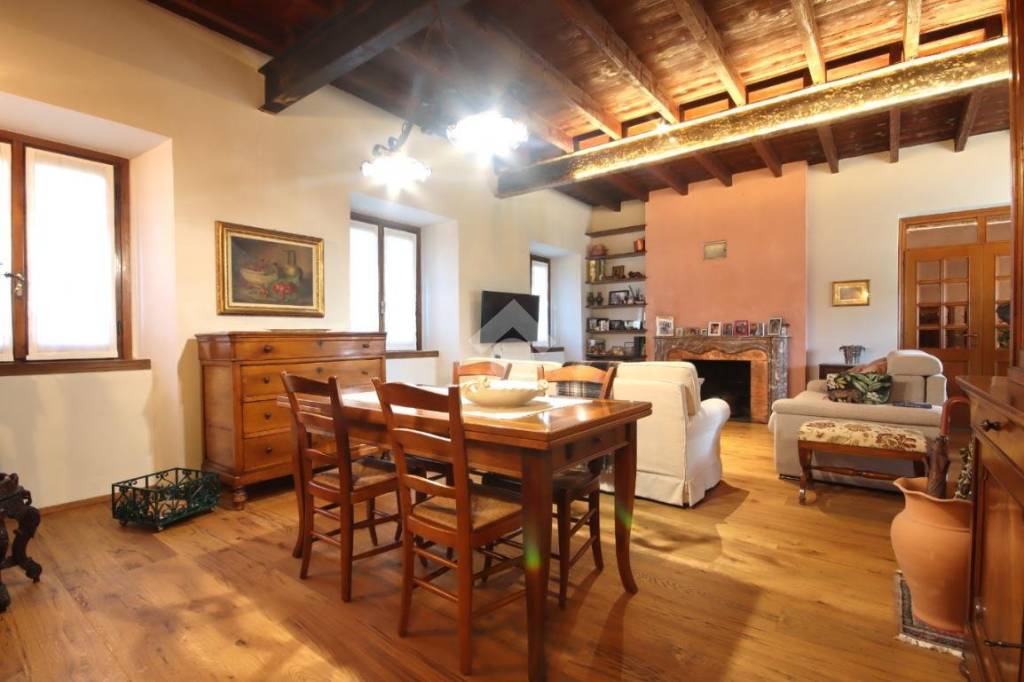 appartamento in vendita a Barzanò