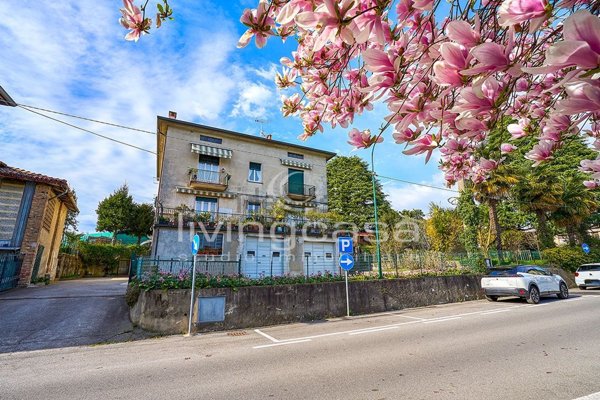 appartamento in vendita a Barzanò