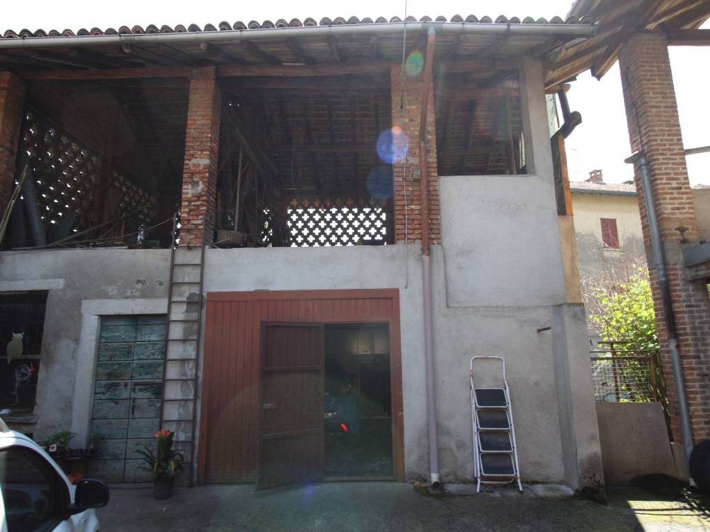 casa indipendente in vendita a Barzanò