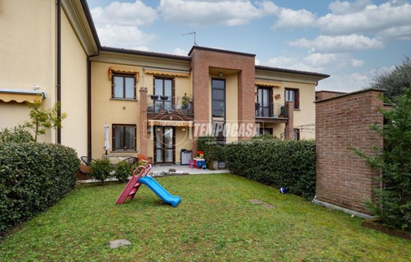 appartamento in vendita a Barzanò