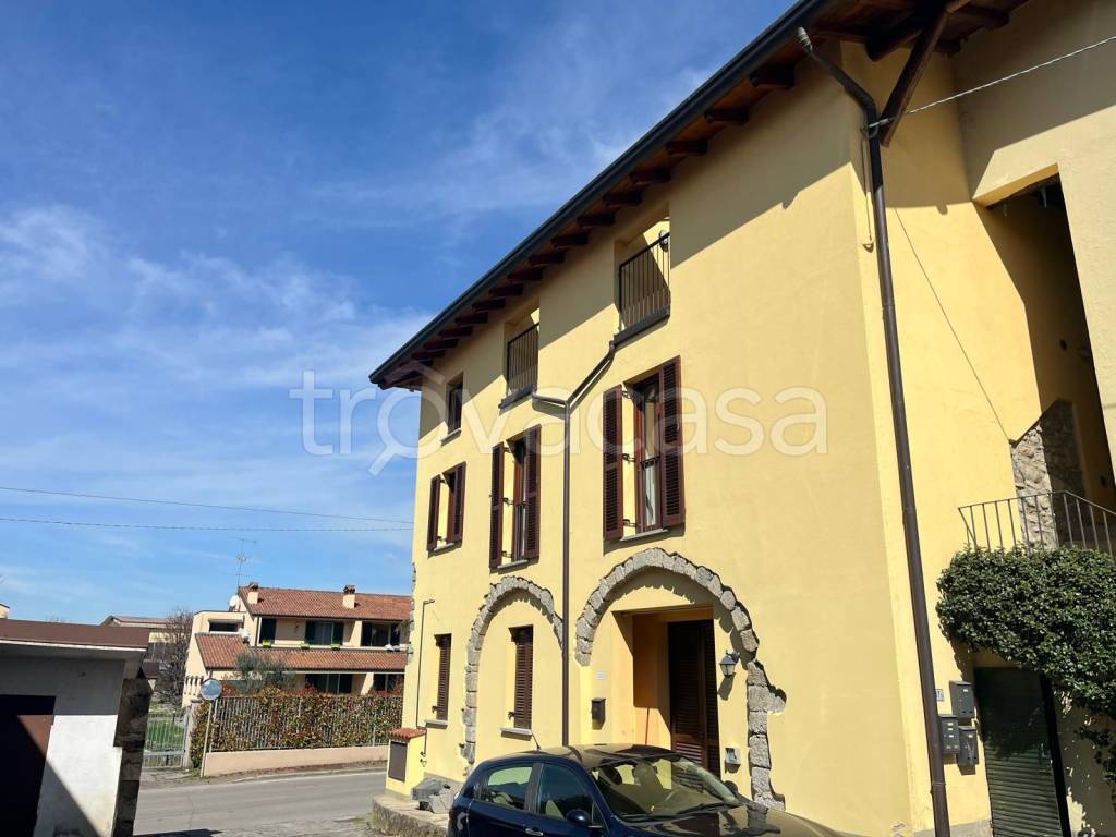 appartamento in vendita a Barzanò