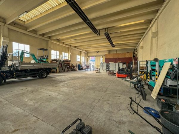 terreno edificabile in vendita a Barzanò