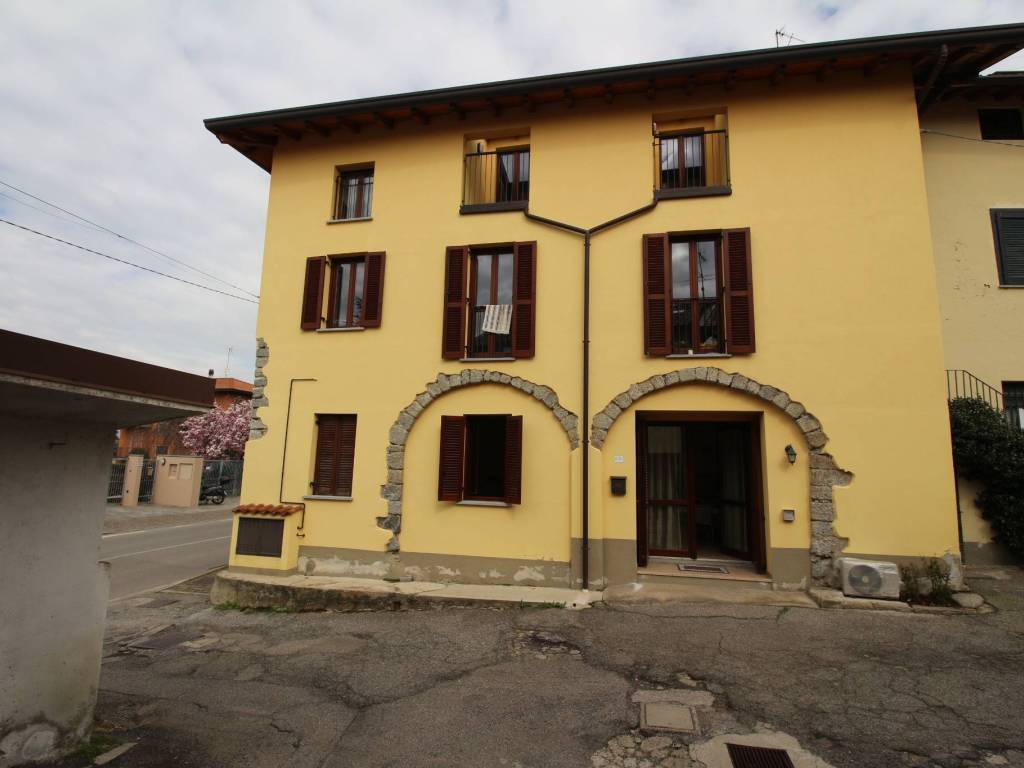 appartamento in vendita a Barzanò