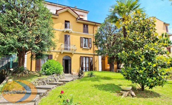 casa indipendente in vendita a Barzanò