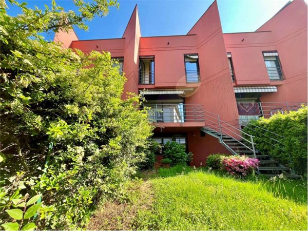 casa indipendente in vendita a Barzanò