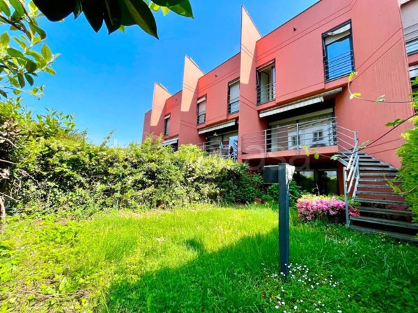 casa indipendente in vendita a Barzanò