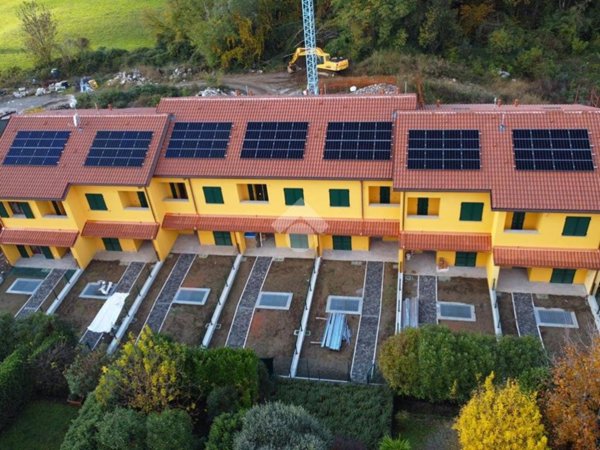 casa indipendente in vendita a Barzanò