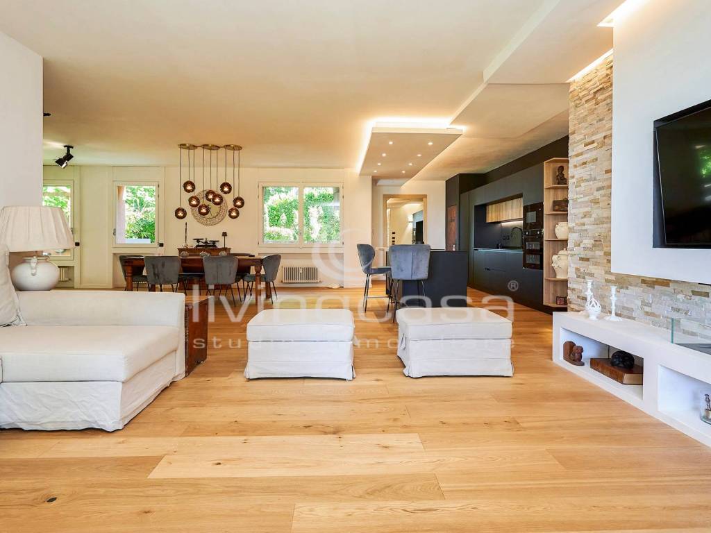 appartamento in vendita a Barzanò