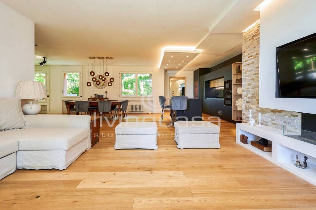 appartamento in vendita a Barzanò