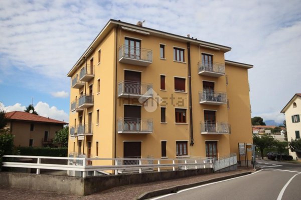 appartamento in vendita a Barzanò