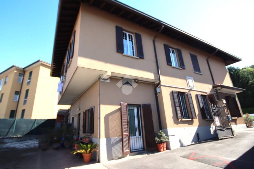 appartamento in vendita a Barzanò