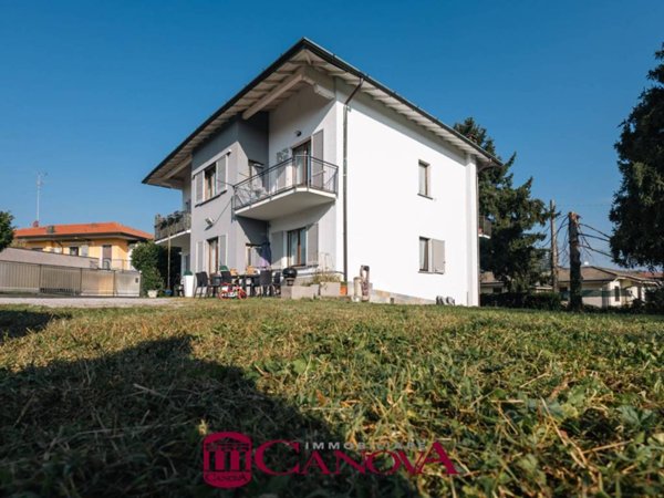 casa indipendente in vendita a Barzanò