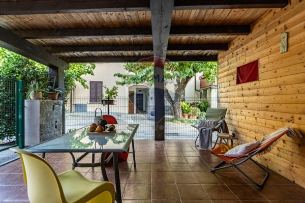 casa indipendente in vendita a Barzanò