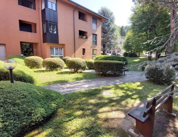 locale commerciale in vendita a Barzanò