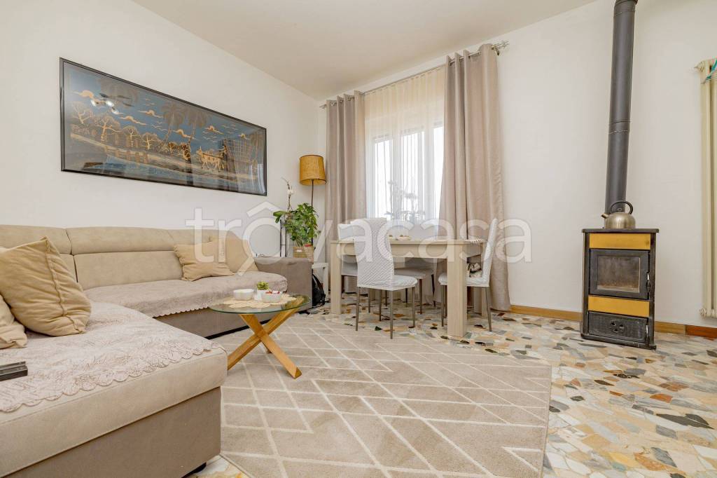 appartamento in vendita a Barzanò