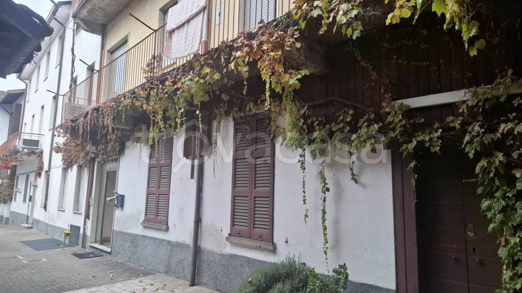 appartamento in vendita a Barzanò