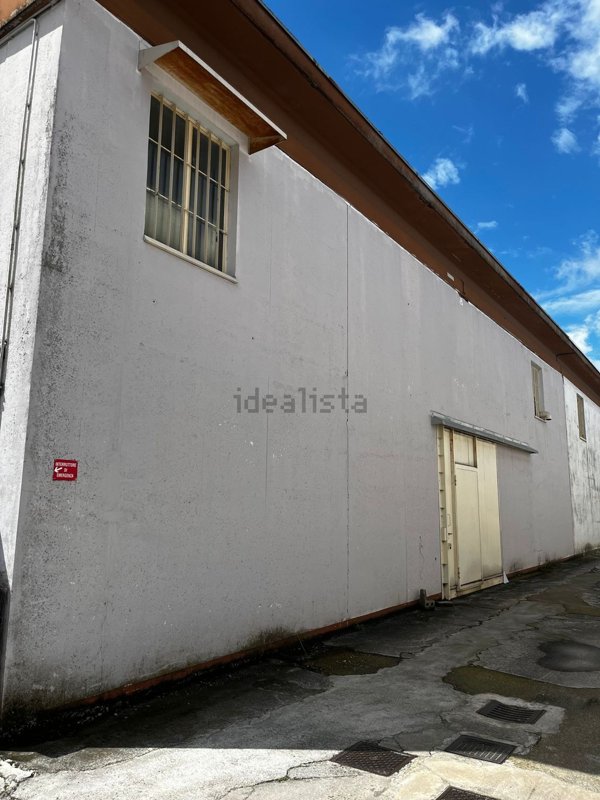 capannone in vendita a Barzanò