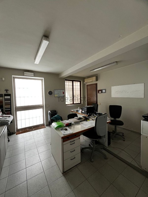 capannone in vendita a Barzanò