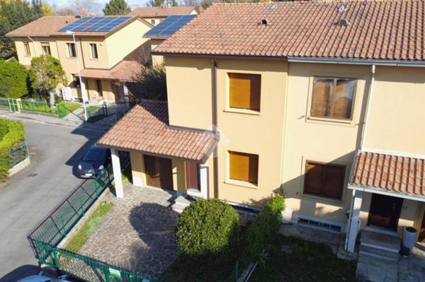 casa indipendente in vendita a Barzanò