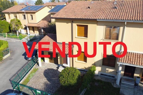 casa indipendente in vendita a Barzanò