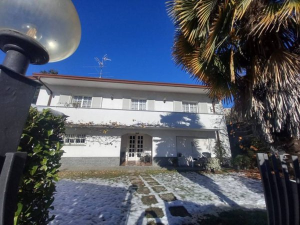 casa indipendente in vendita a Barzanò