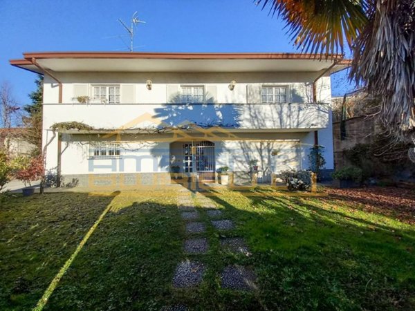 casa indipendente in vendita a Barzanò