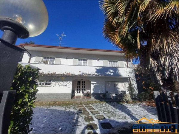 casa indipendente in vendita a Barzanò