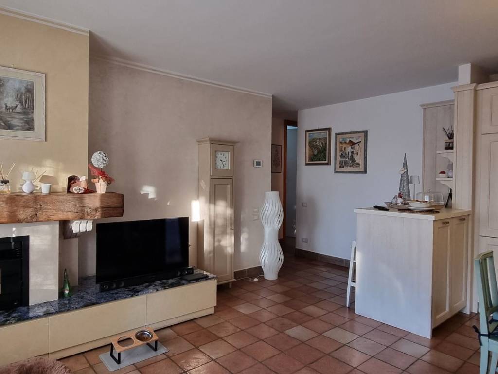 appartamento in vendita a Barzanò