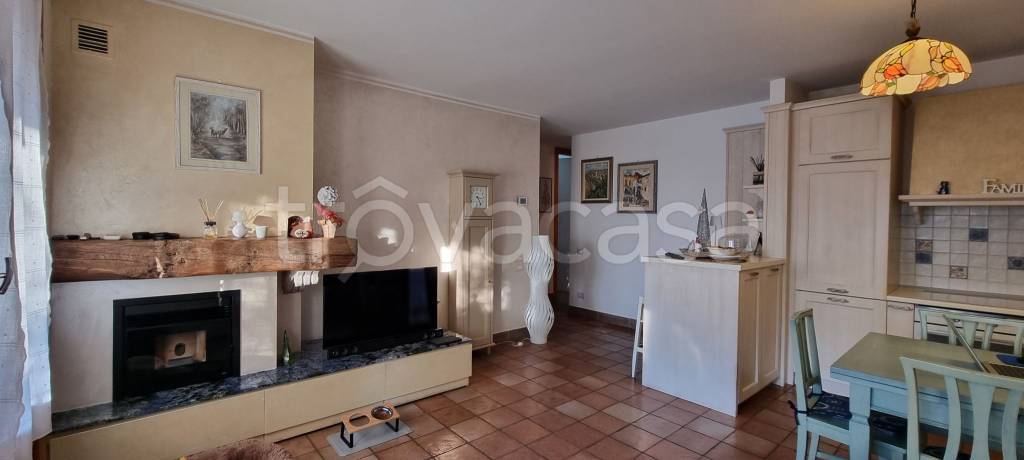 appartamento in vendita a Barzanò