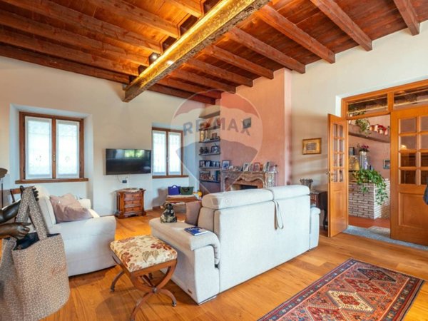 appartamento in vendita a Barzanò