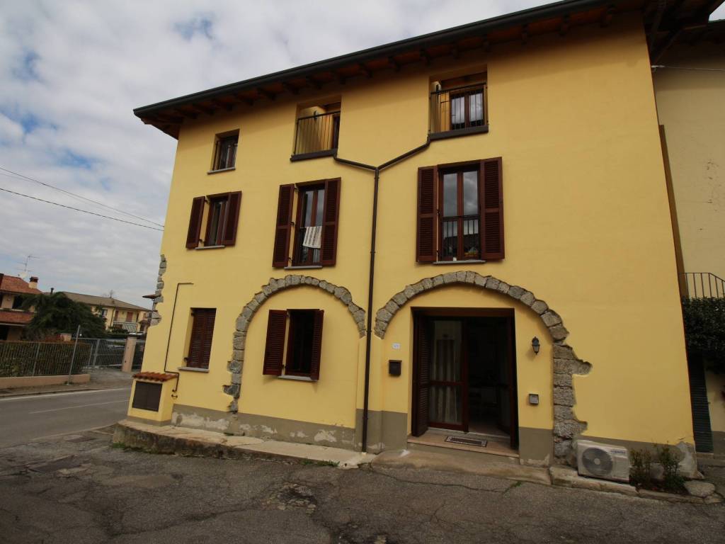 appartamento in vendita a Barzanò