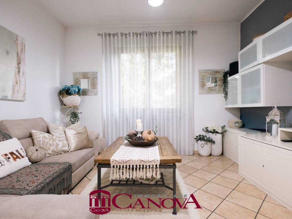 appartamento in vendita a Barzanò