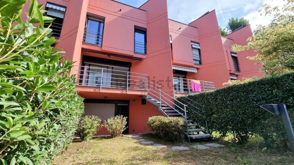 casa indipendente in vendita a Barzanò