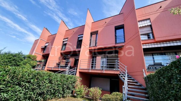 casa indipendente in vendita a Barzanò