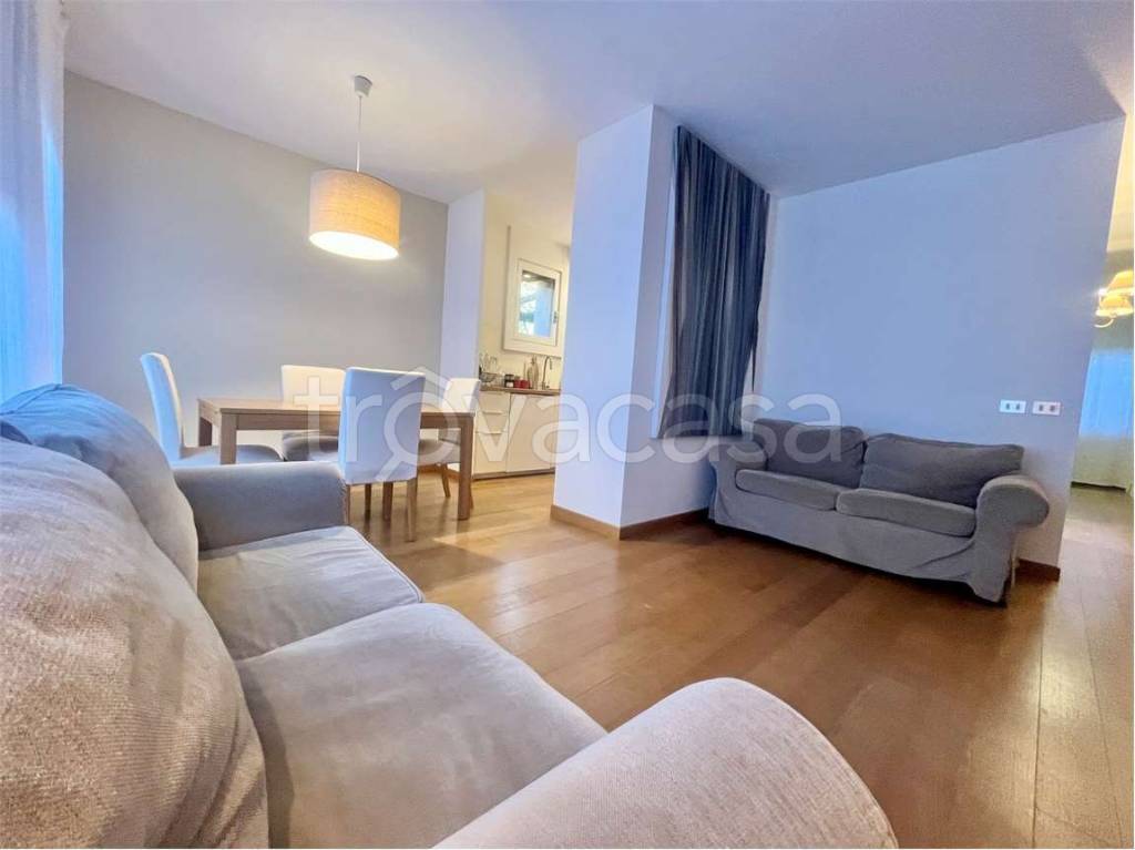 appartamento in vendita a Barzanò