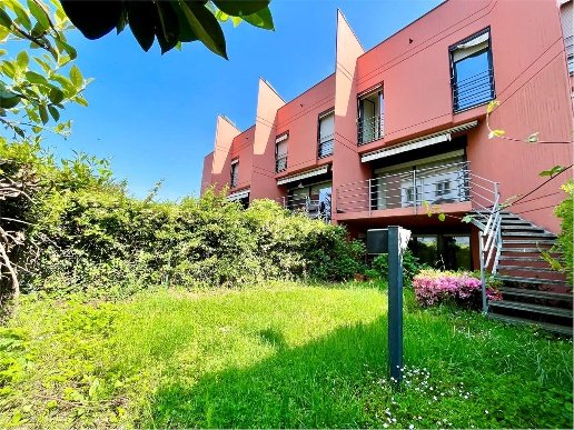 casa indipendente in vendita a Barzanò