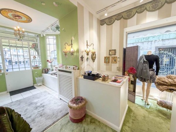 negozio in vendita a Barzanò