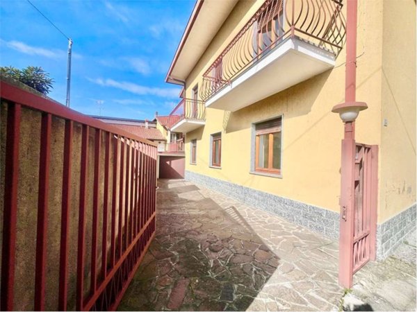 casa indipendente in vendita a Barzanò