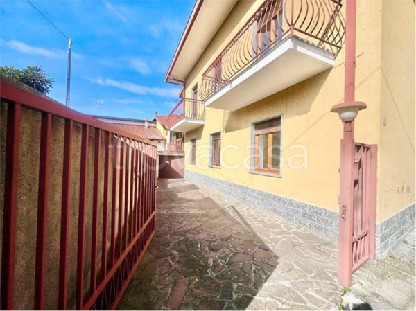 casa indipendente in vendita a Barzanò