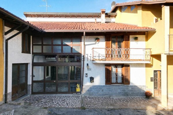 casa indipendente in vendita a Barzanò