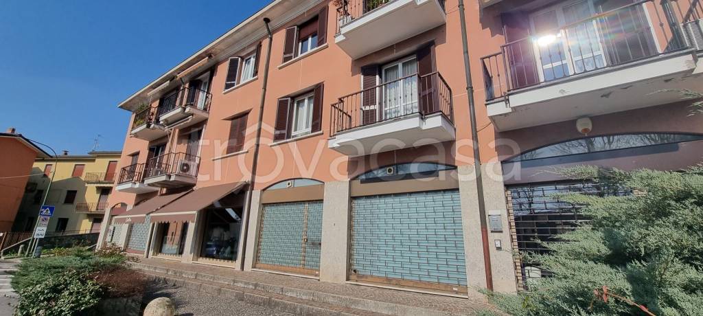 ufficio in vendita a Barzanò