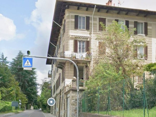 locale commerciale in vendita a Barzanò