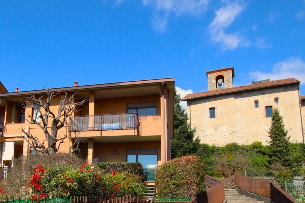 appartamento in vendita a Barzanò