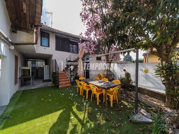 appartamento in vendita a Barzanò