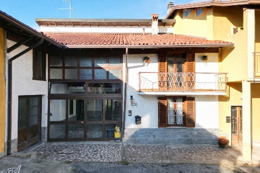 casa indipendente in vendita a Barzanò