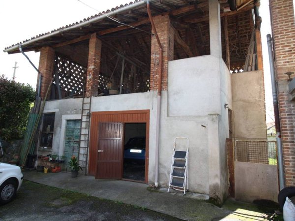 casa indipendente in vendita a Barzanò