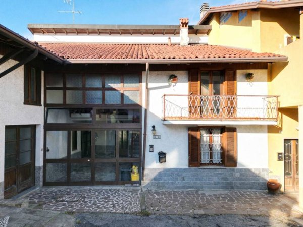 casa indipendente in vendita a Barzanò