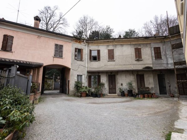 appartamento in vendita a Barzanò