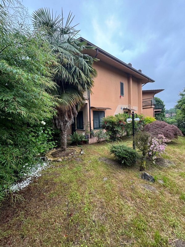 casa indipendente in vendita a Barzanò